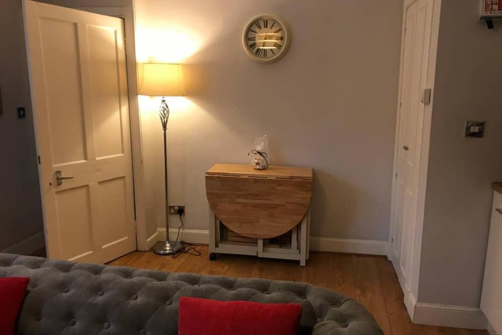 8A Tweed Cottage, Just Off The High St In Пийбълс Екстериор снимка