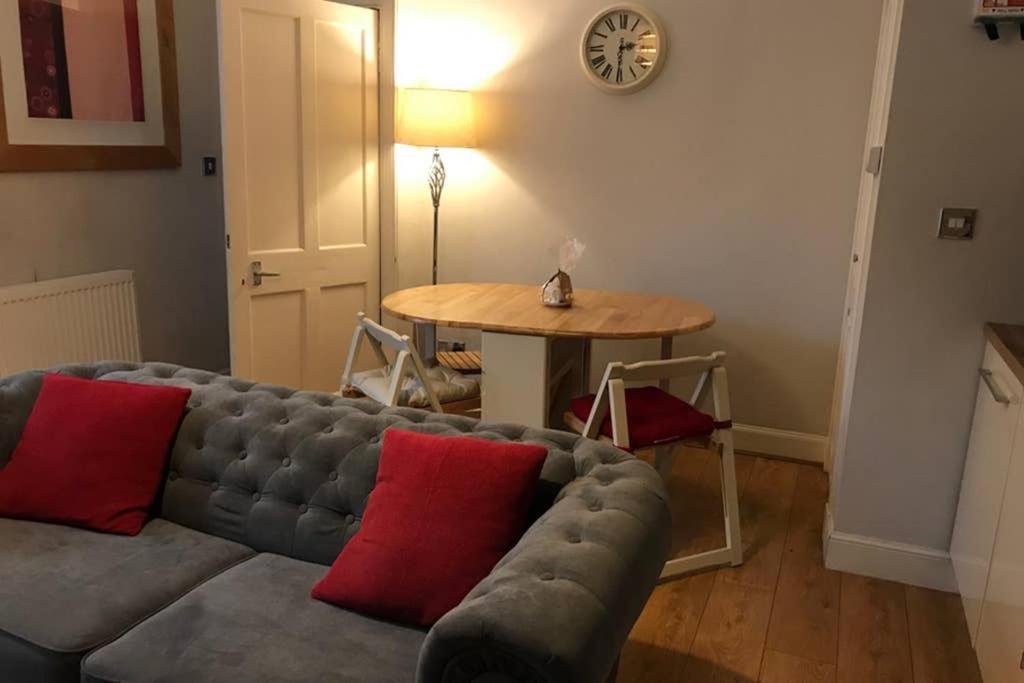 8A Tweed Cottage, Just Off The High St In Пийбълс Екстериор снимка