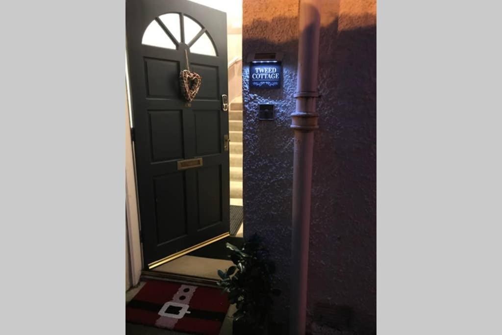 8A Tweed Cottage, Just Off The High St In Пийбълс Екстериор снимка