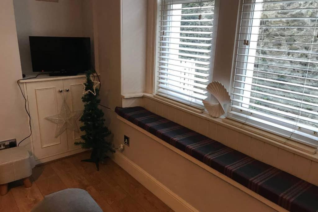 8A Tweed Cottage, Just Off The High St In Пийбълс Екстериор снимка
