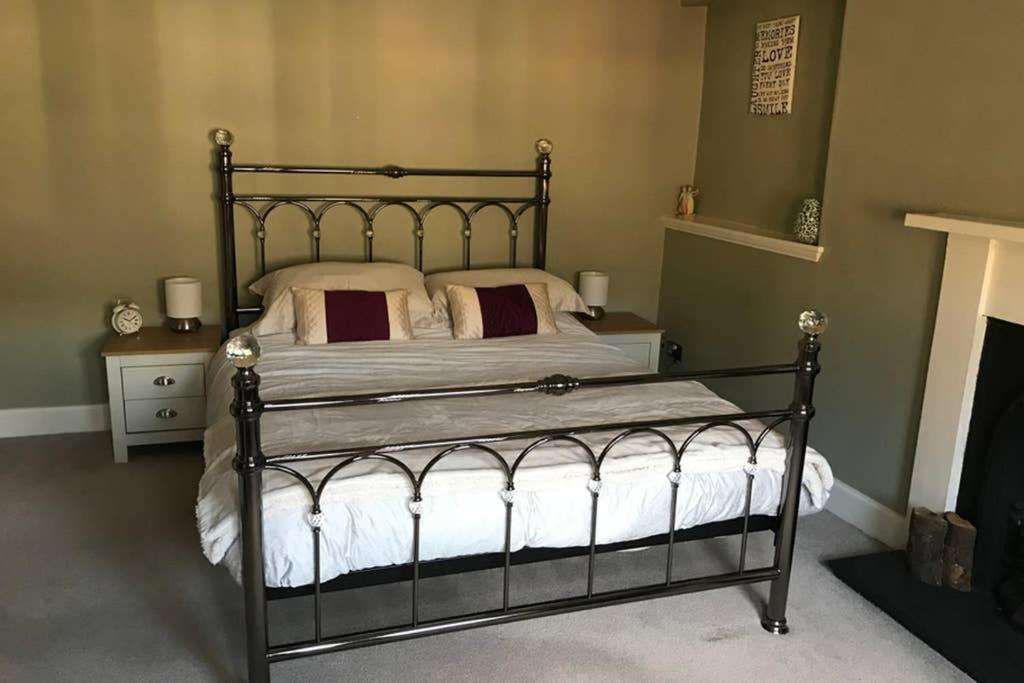 8A Tweed Cottage, Just Off The High St In Пийбълс Екстериор снимка